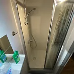 En Rez-de-chausse, De 21m 2 Apartment *