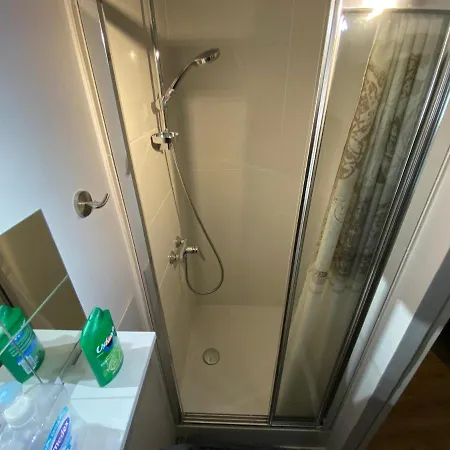 En Rez-de-chausse, De 21m 2 Apartment *