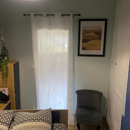 Apartman En Rez-de-chausse, De 21m 2 *